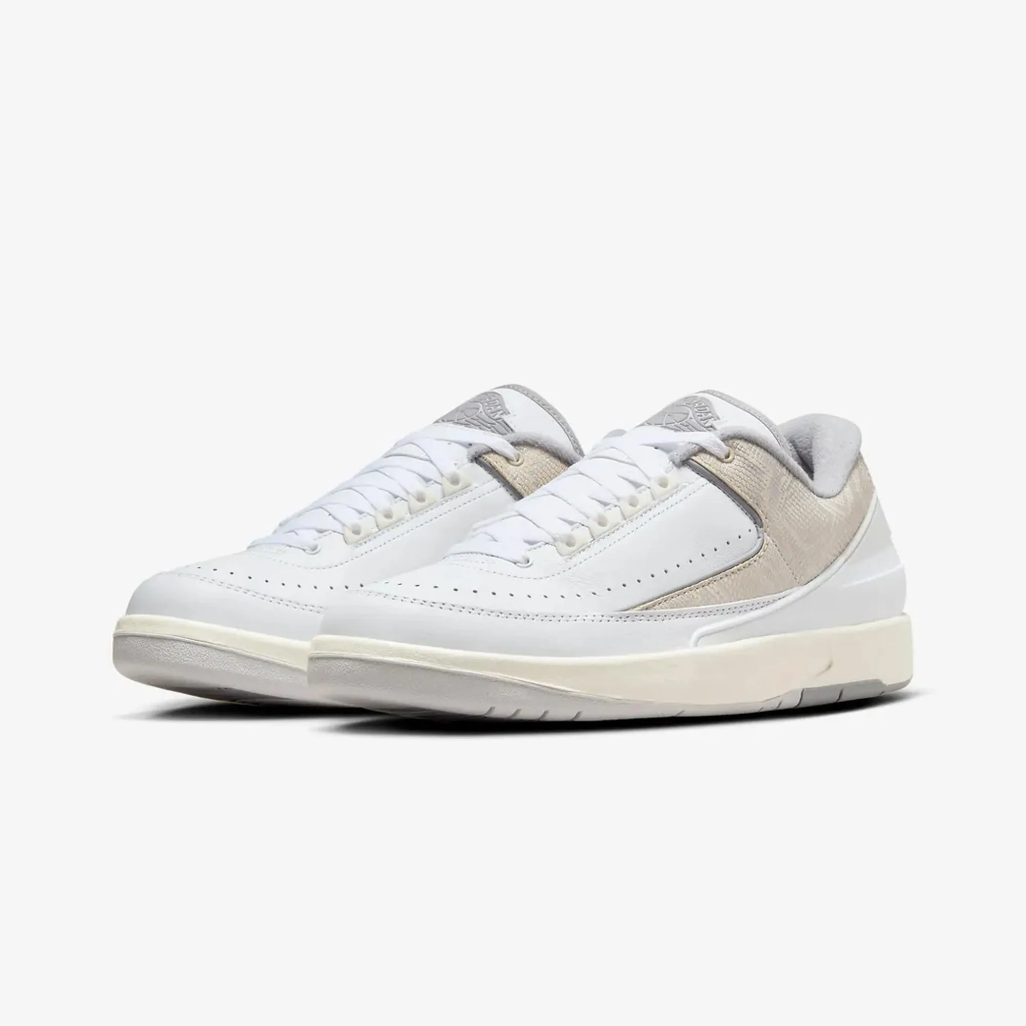 AIR JORDAN 2 RETRO LOW 'WHITE/CEMENT GREY-SANDDRIFT-NEUTRAL GREY'