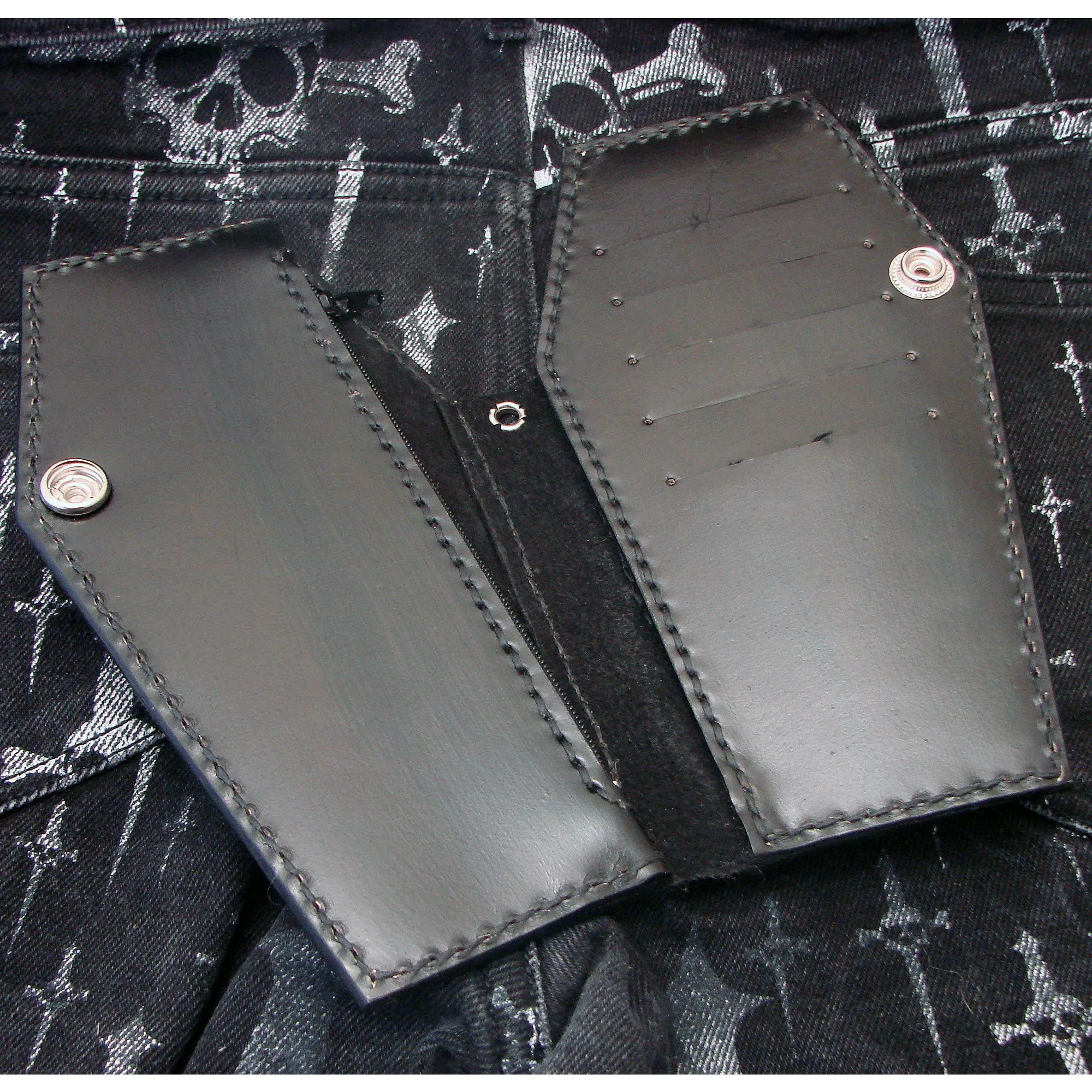 Biker-style coffin wallet in cowhide leather 13