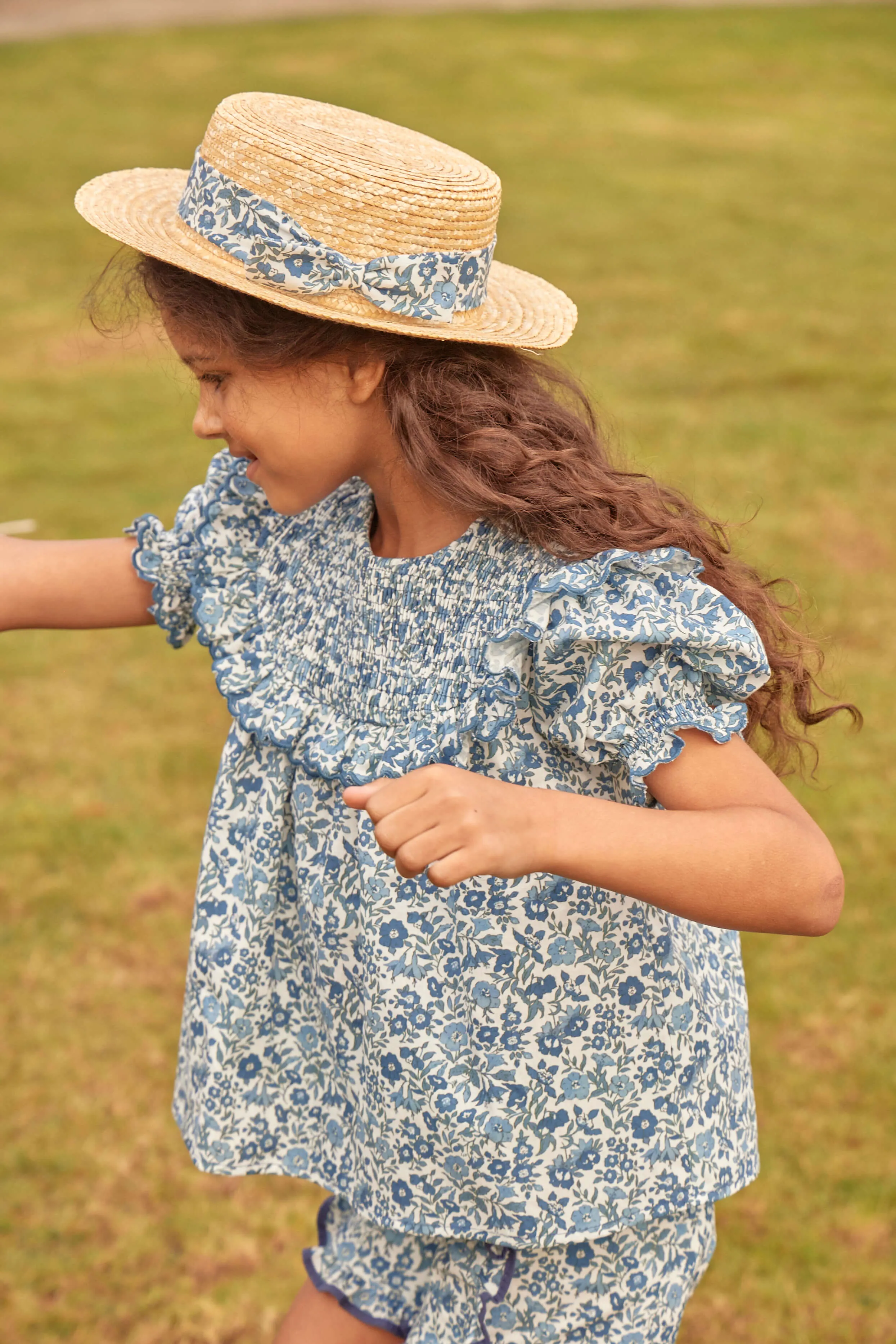 Daphne Floral Print Bow Detail Straw Hat in Blue (XS-M)