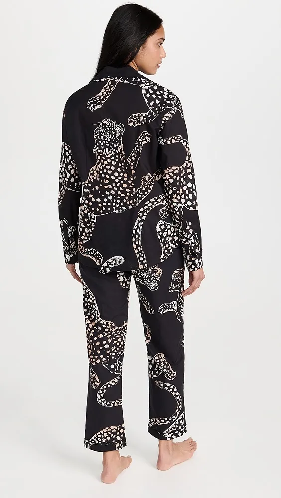 Desmond & Dempsey   Womens Long Sleeve Jaguar Pajama Set 