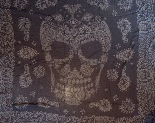 HTC Hollywood Trading Company Cachemire Skull Bandana Scarf