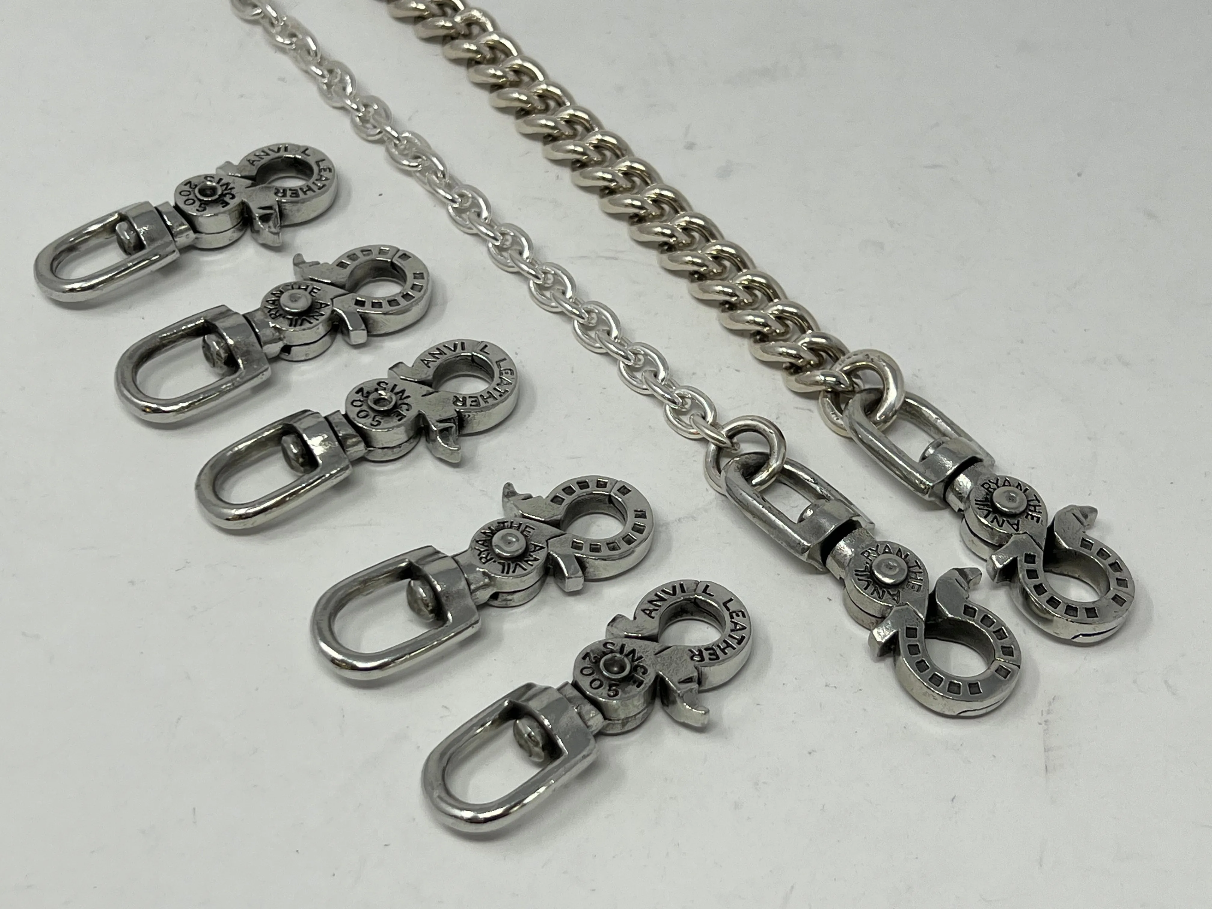 Lucky Horseshoe Wallet Chain Clasp - White Brass