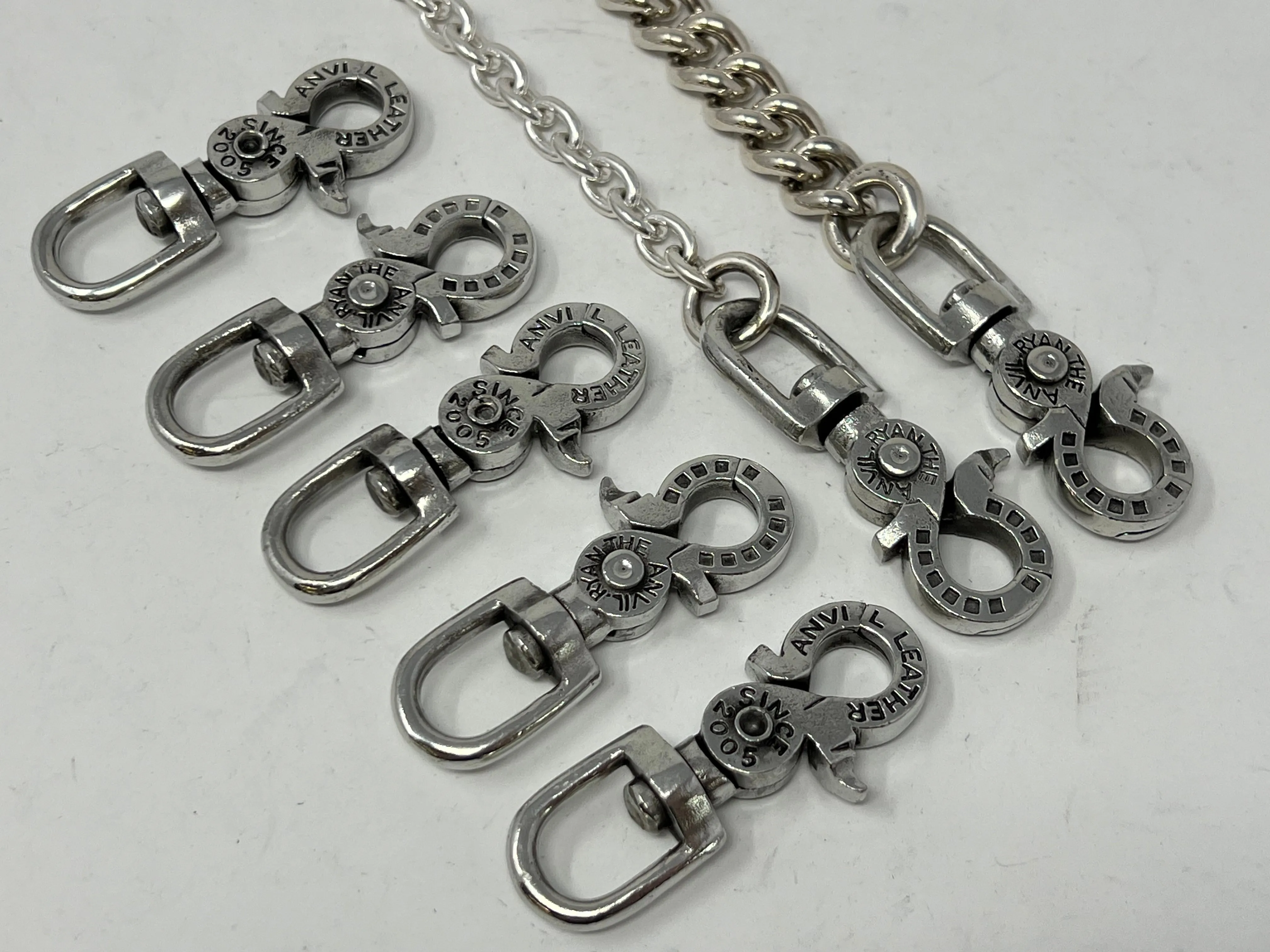 Lucky Horseshoe Wallet Chain Clasp - White Brass