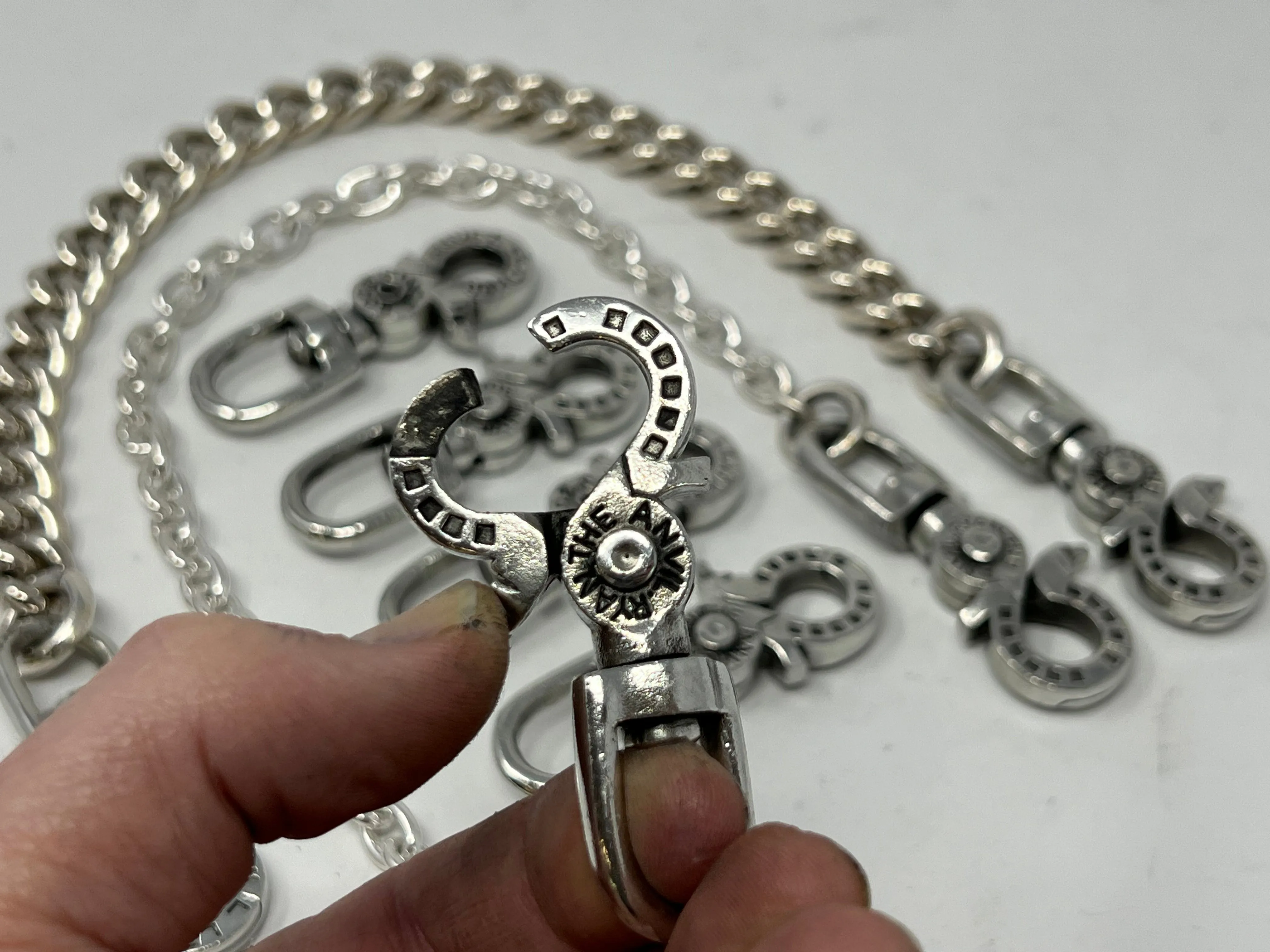 Lucky Horseshoe Wallet Chain Clasp - White Brass