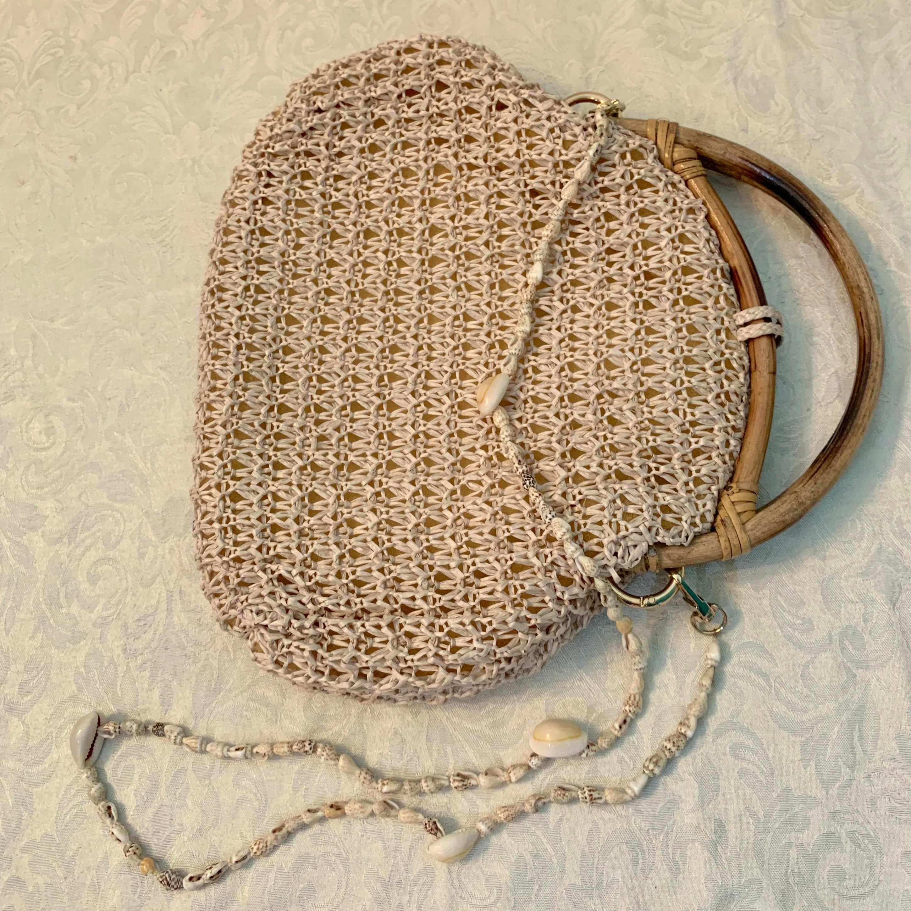 Woven straw shell bag