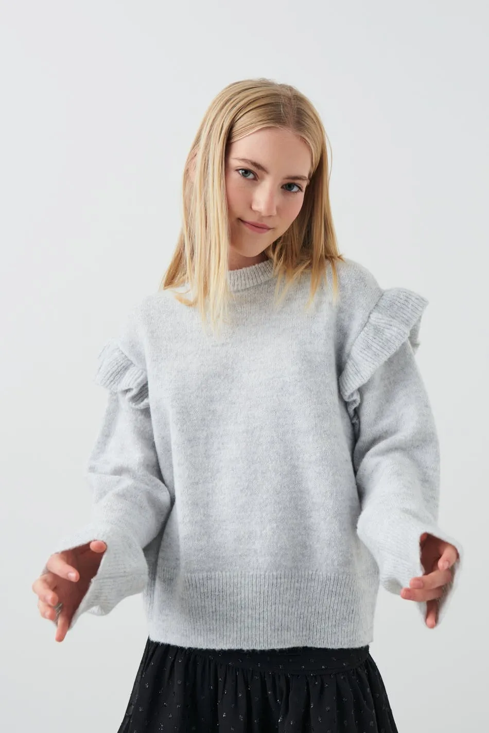 Y knitted frill sweater